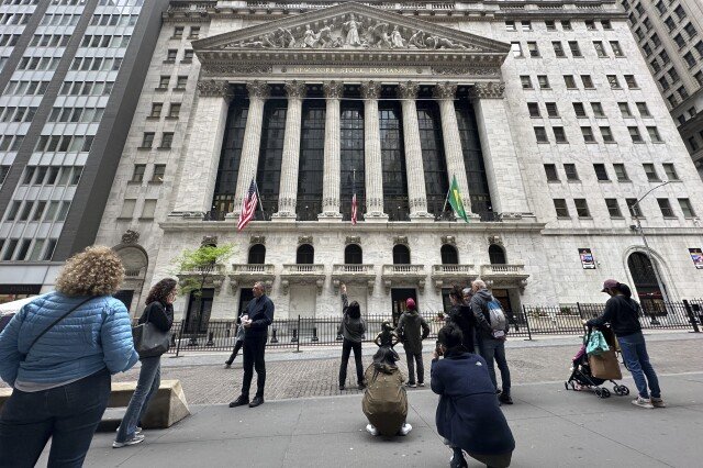 Pasar saham hari ini: Nasdaq menetapkan rekor baru saat Wall Street mendapatkan kembali kerugian sebelumnya