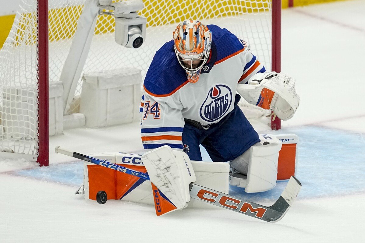 Kiper Stuart Skinner telah berubah dari ditarik menjadi dipuji saat Oilers mencari keunggulan 2-0 atas Stars di West